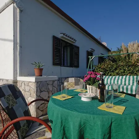 Ferienhaus Strandhaus Mit 2 Schlafzimmern In Zaglav